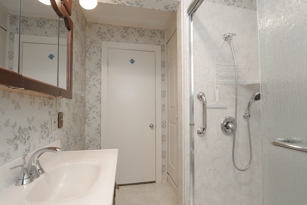 125 Greenwood Ter #125, Chicopee, MA Photo #27