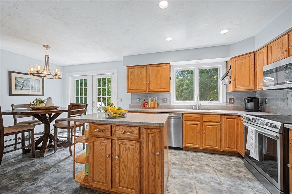 8 Vincent Rd, Mendon, MA, 8 Vincent Rd, Mendon, MA Photo #8