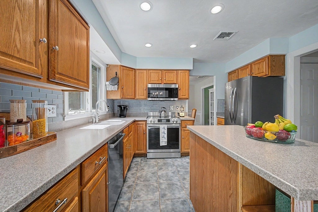 8 Vincent Rd, Mendon, MA, 8 Vincent Rd, Mendon, MA Photo #12