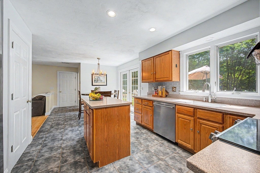 8 Vincent Rd, Mendon, MA, 8 Vincent Rd, Mendon, MA Photo #11