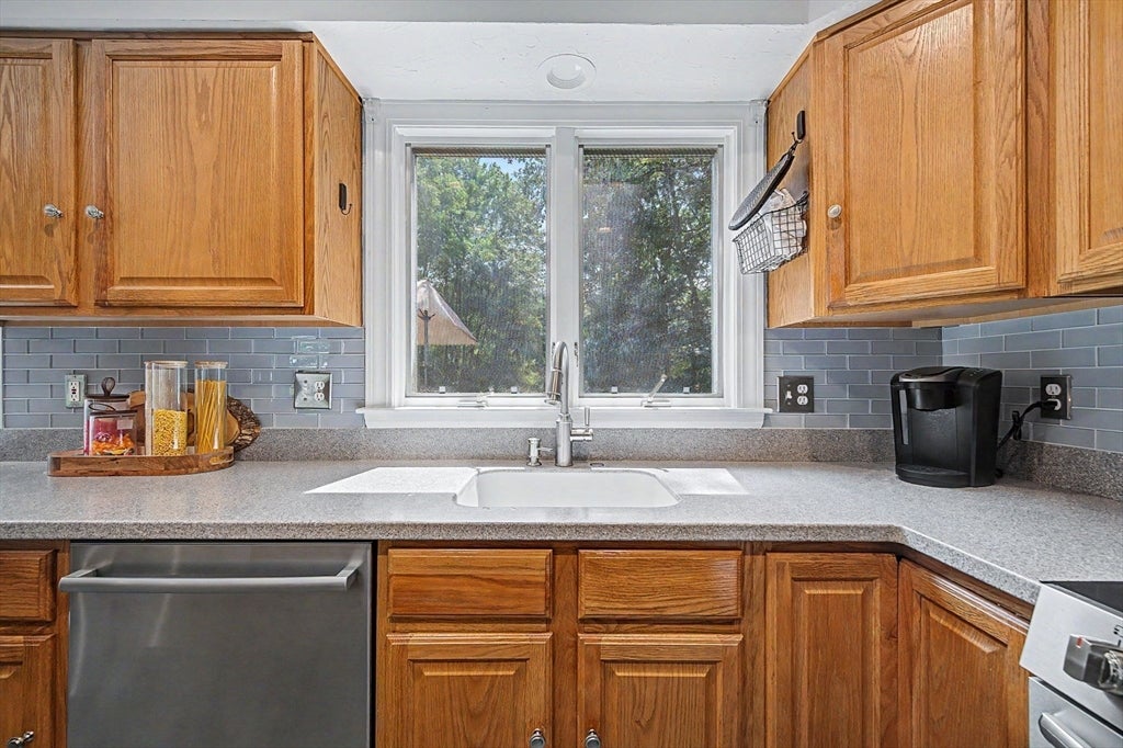 8 Vincent Rd, Mendon, MA, 8 Vincent Rd, Mendon, MA Photo #9