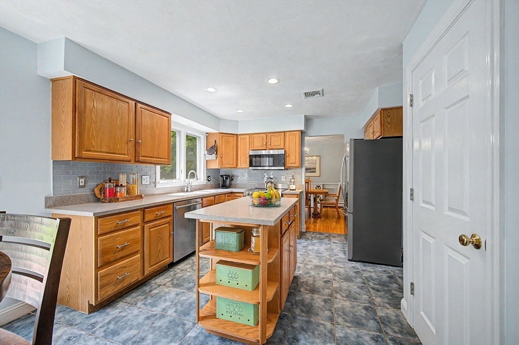 8 Vincent Rd, Mendon, MA, 8 Vincent Rd, Mendon, MA Photo #13