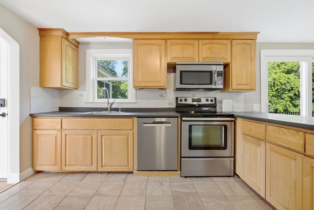 14 Pleasant St, North Reading, MA, 14 Pleasant St, North Reading, MA Photo #13
