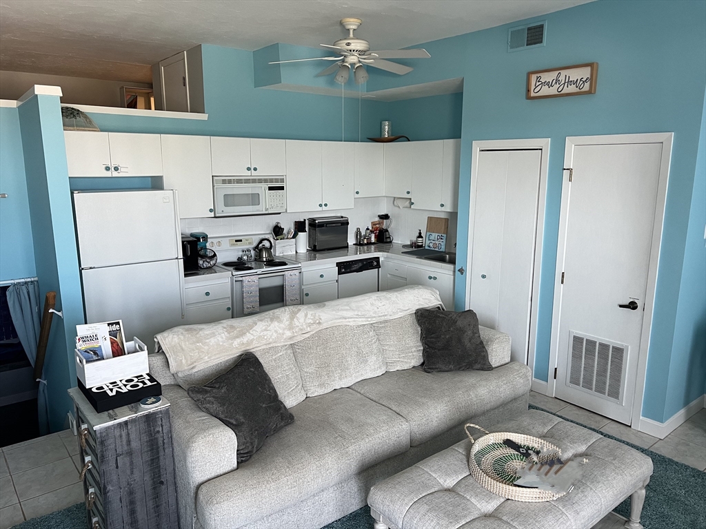 501 Commercial St 16
