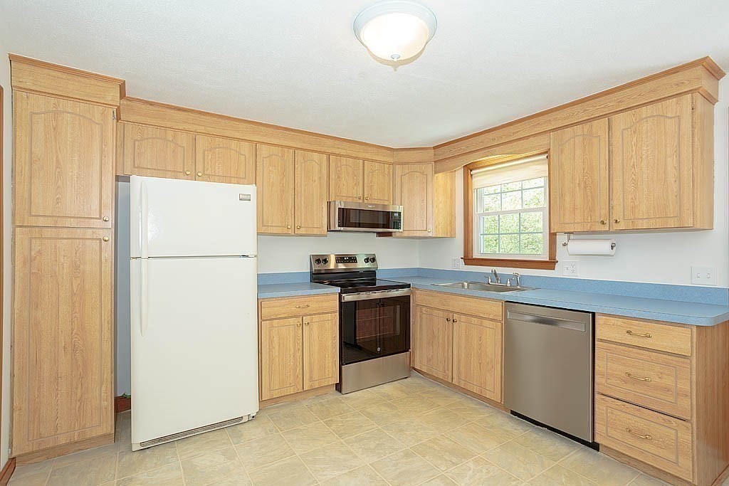 10 Brentwood Drive, Reading, MA Photo #12