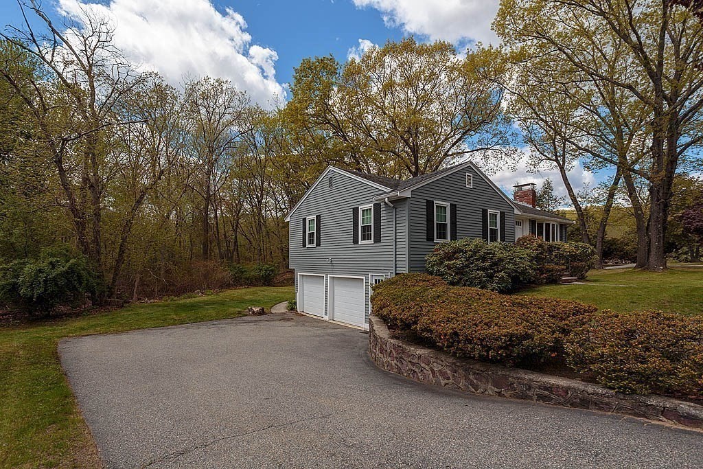 10 Brentwood Drive, Reading, MA Photo #3