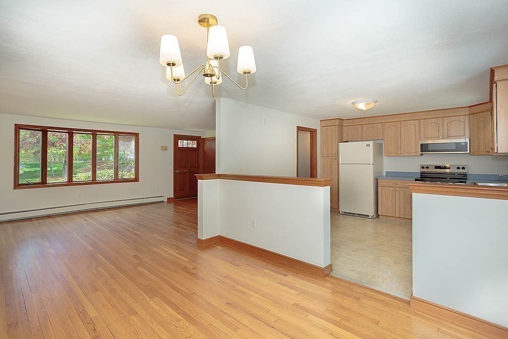 10 Brentwood Drive, Reading, MA Photo #14