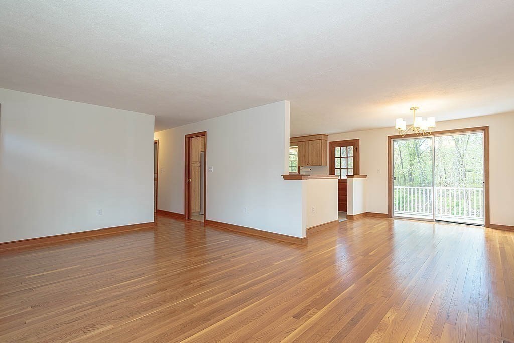 10 Brentwood Drive, Reading, MA Photo #13