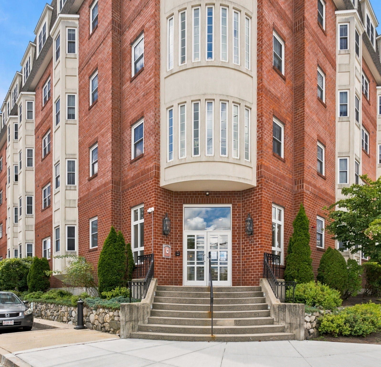 120 Wyllis Avenue 104