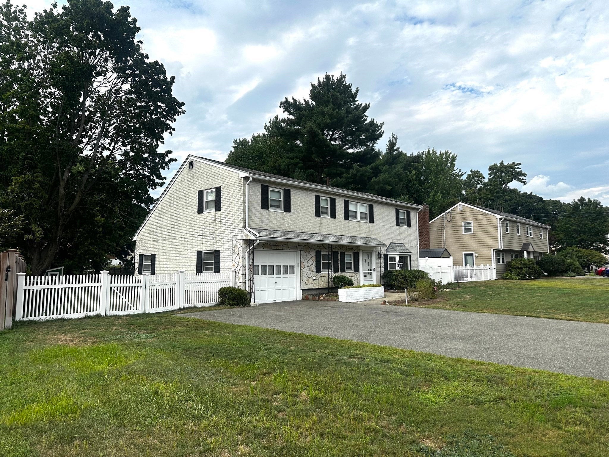 37 Rustcraft Rd