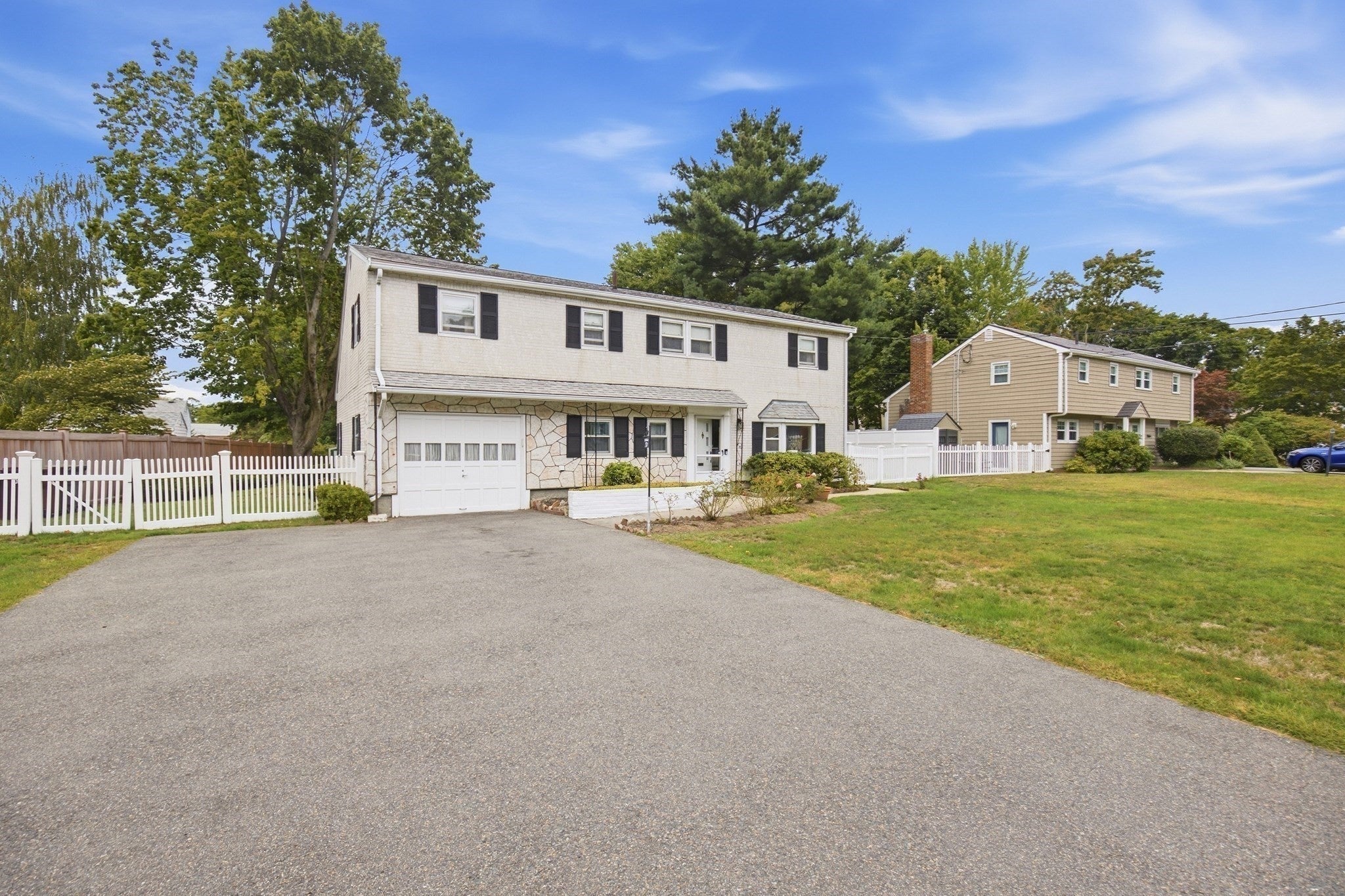 37 Rustcraft Rd