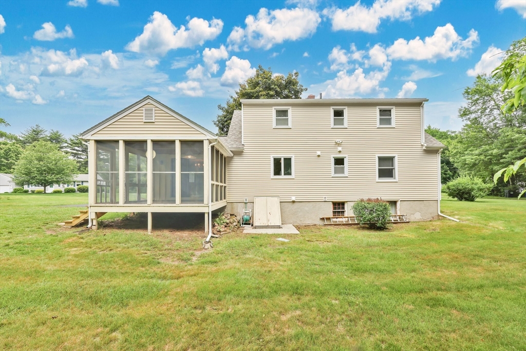 40 Oak Knoll Dr
