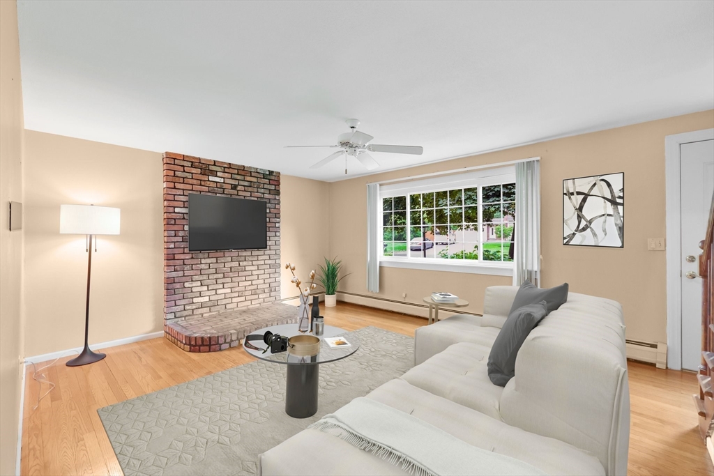 40 Oak Knoll Dr