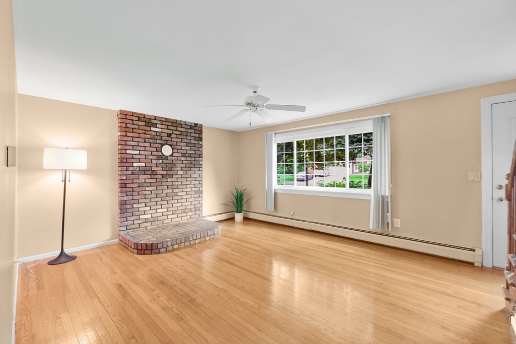 40 Oak Knoll Dr