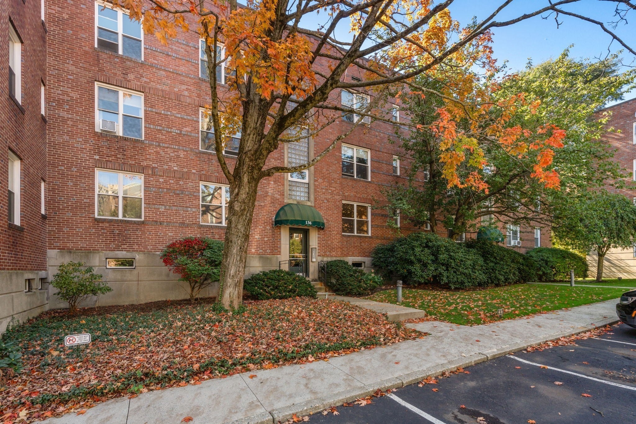 136 Beaconsfield Rd #2, Brookline, MA Photo #1