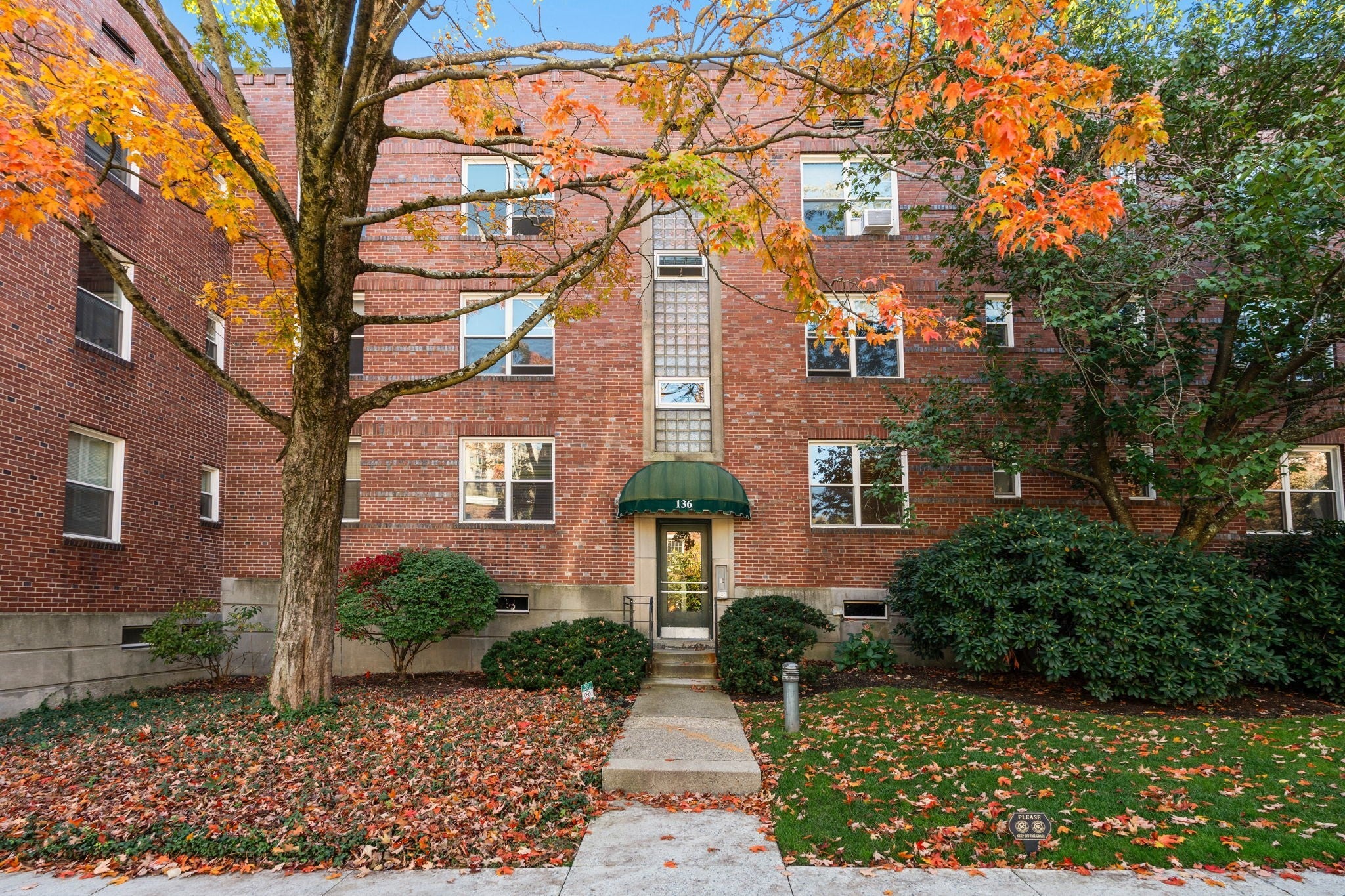 136 Beaconsfield Rd #2, Brookline, MA Photo #13