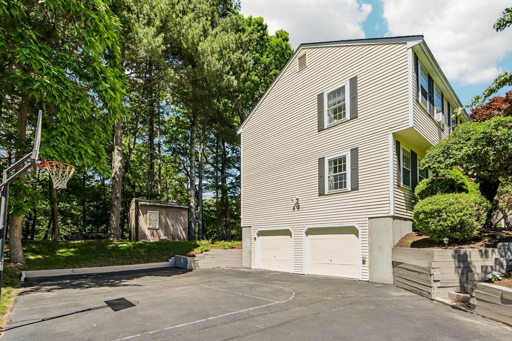 15 Lorraine Metcalf Dr