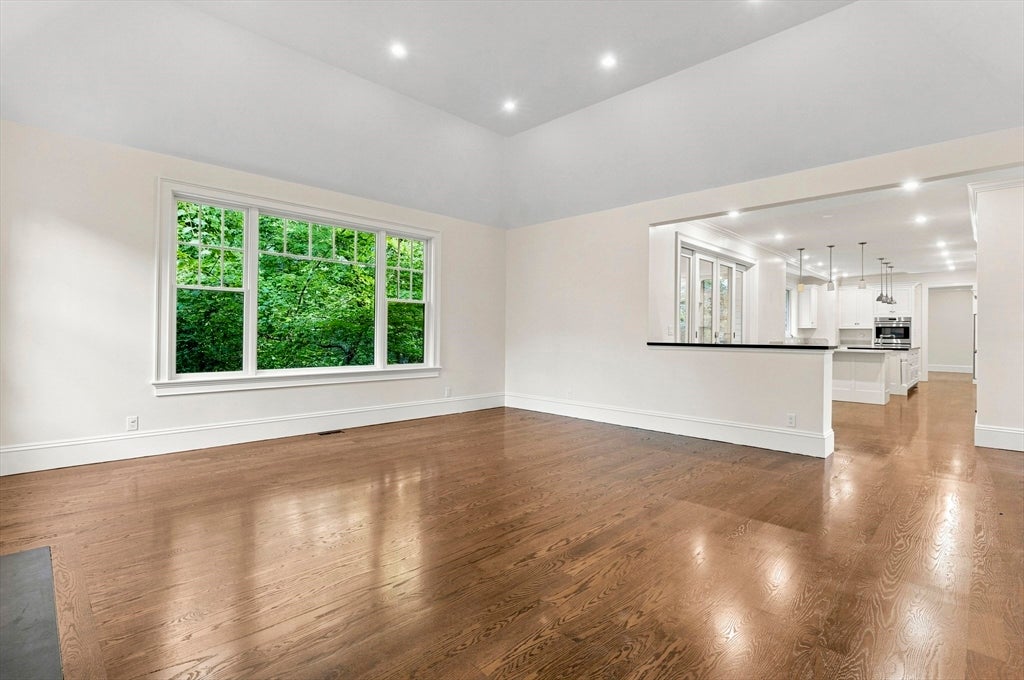 31 Kesseler Way, Newton, MA Photo #9