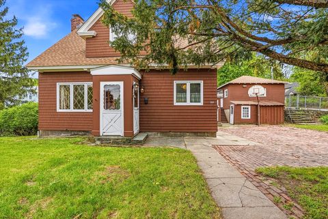 Photo of 152 Manchester St, Leominster, MA 01453 (MLS # 73516662)