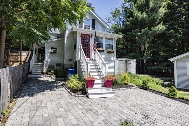 26 Carlson St
