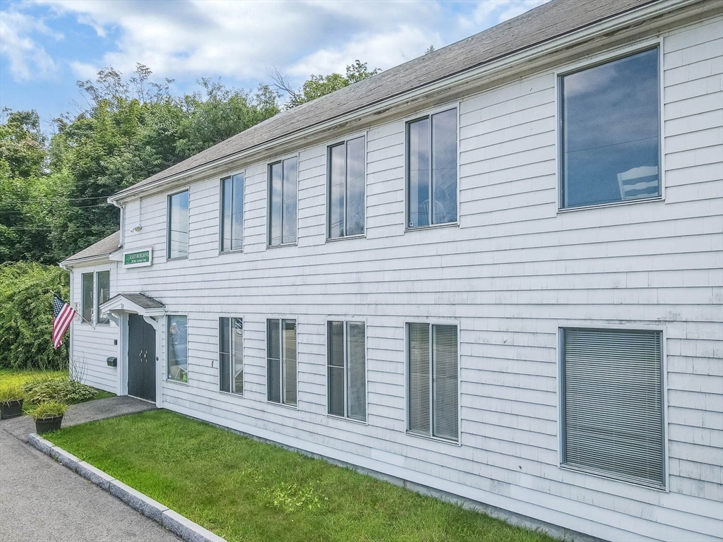 28 Bay Ave East