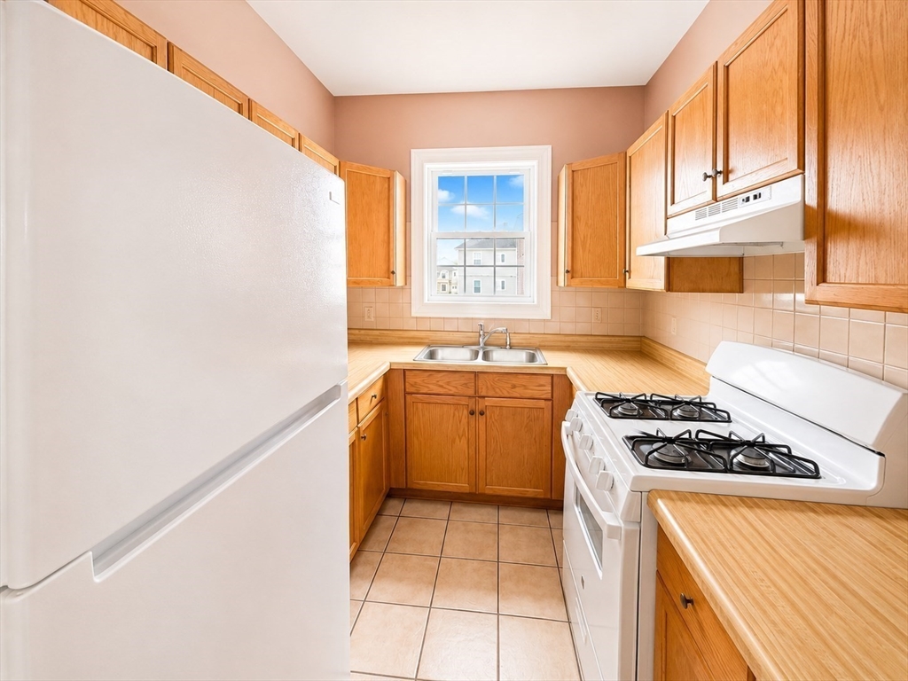 544-546 Plymouth Ave, Fall River, MA Photo #8
