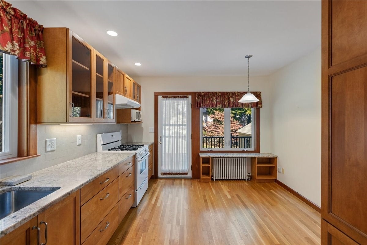 79 Menotomy Rd, Arlington, MA, 79 Menotomy Rd, Arlington, MA Photo #6