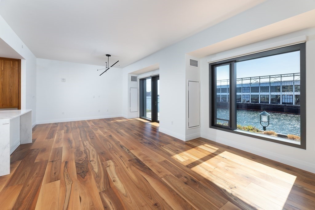 300 Pier 4 Boulevard 2J
