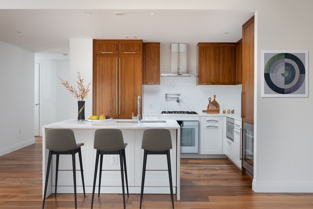 300 Pier 4 Boulevard 2J