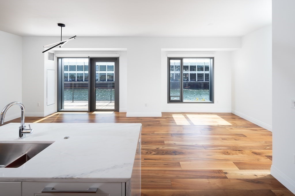 300 Pier 4 Boulevard 2J