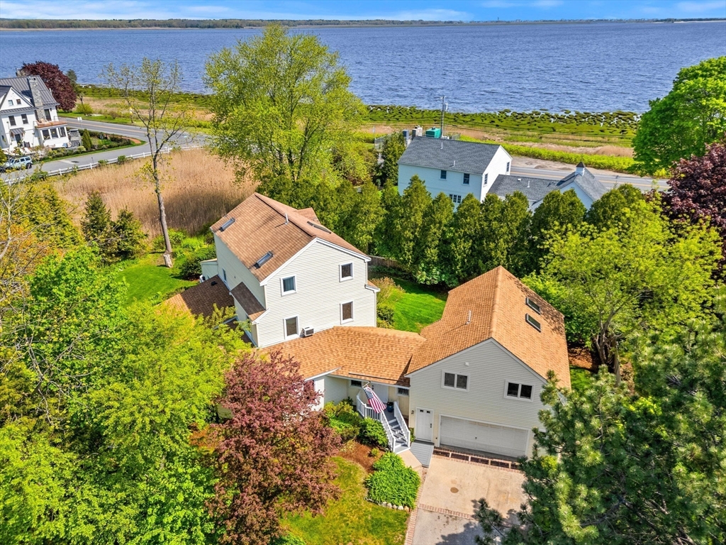 6 Riverview Dr