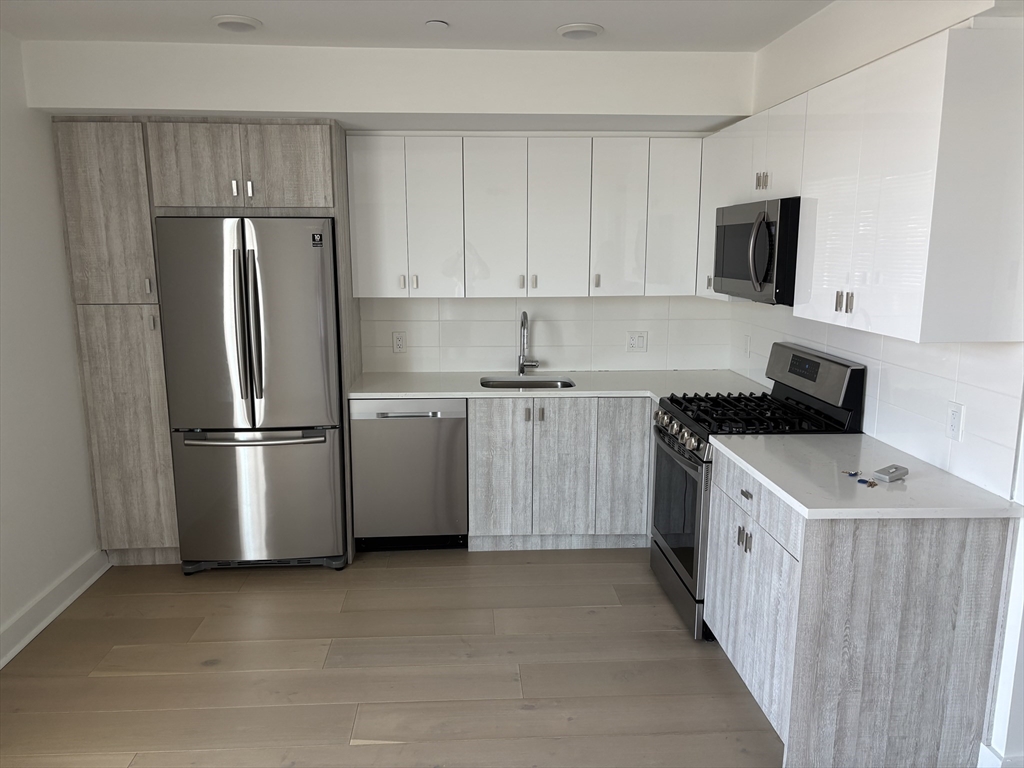 917 Bennington Street 310