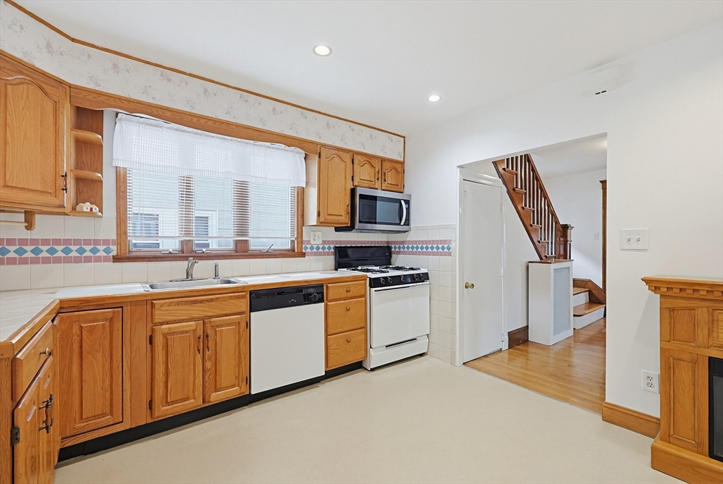86 Hawthorne St, Boston, MA Photo #18