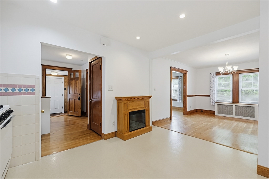 86 Hawthorne St, Boston, MA Photo #17