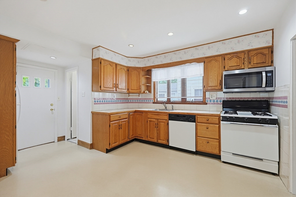 86 Hawthorne St, Boston, MA Photo #15