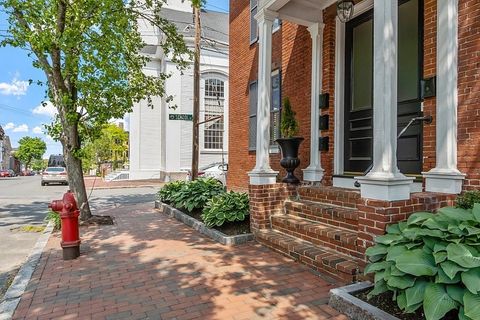 Photo of 31 Federal St #3A, Newburyport, MA 01950 (MLS # 73442262)