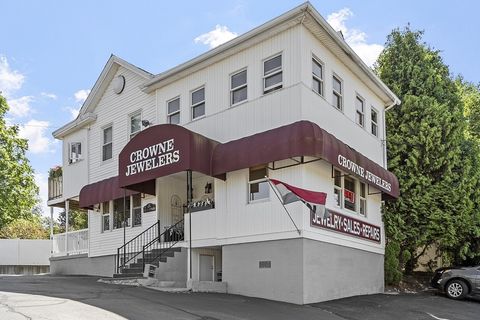 12 Lindell Ave Leominster MA 01453