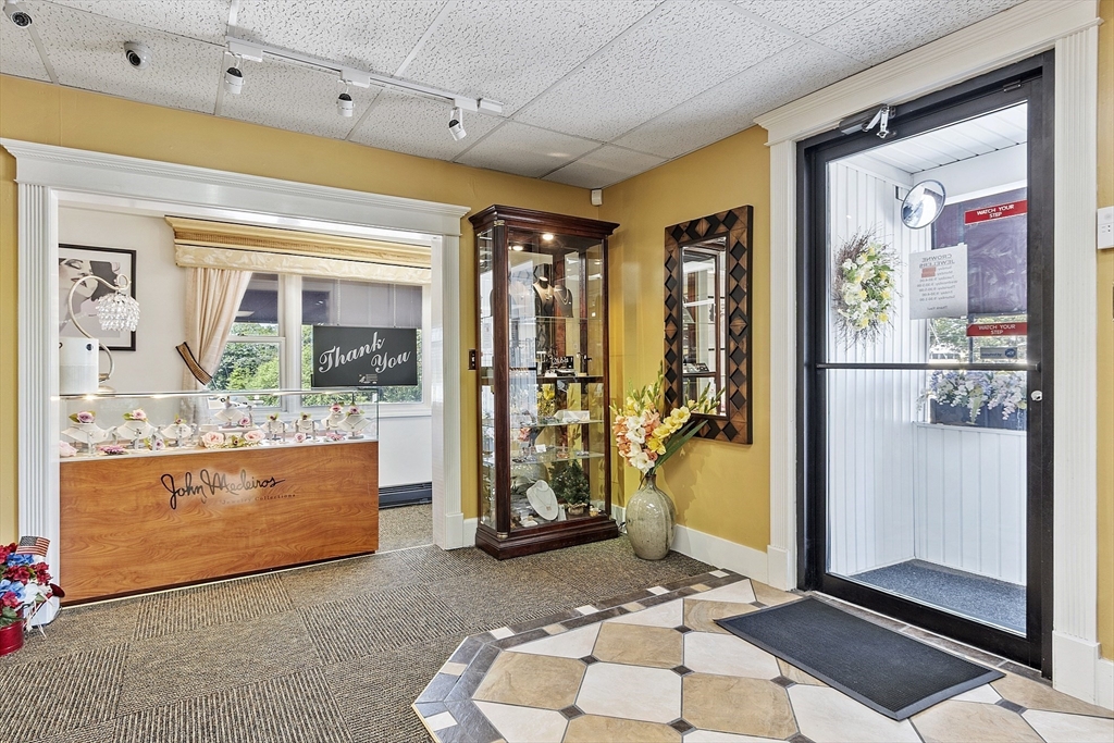 12 Lindell Ave