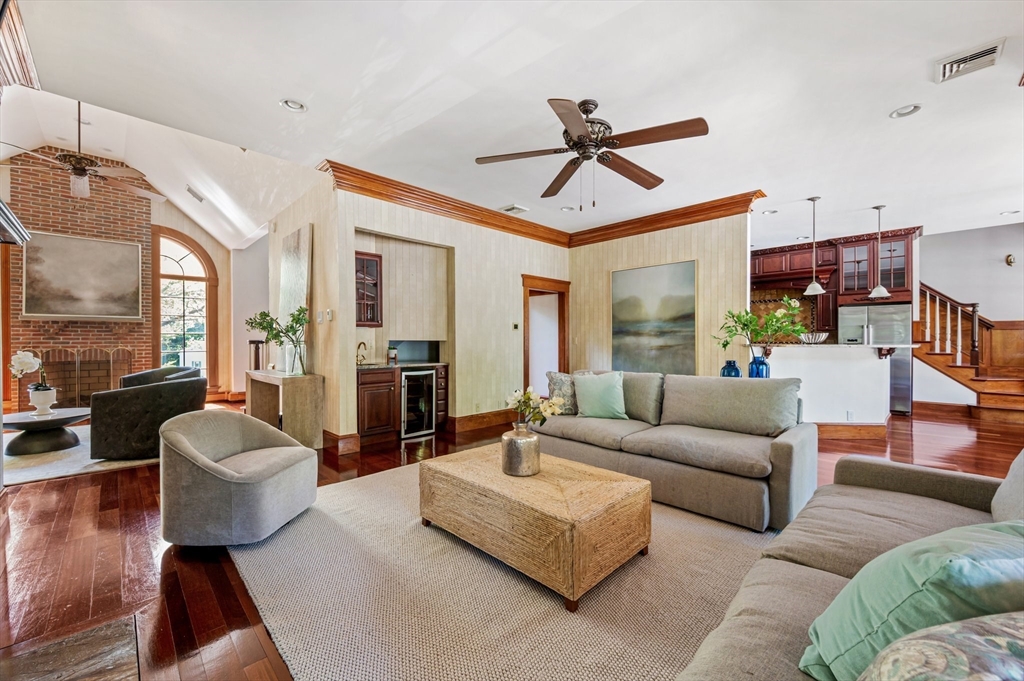 60 Whittier Rd