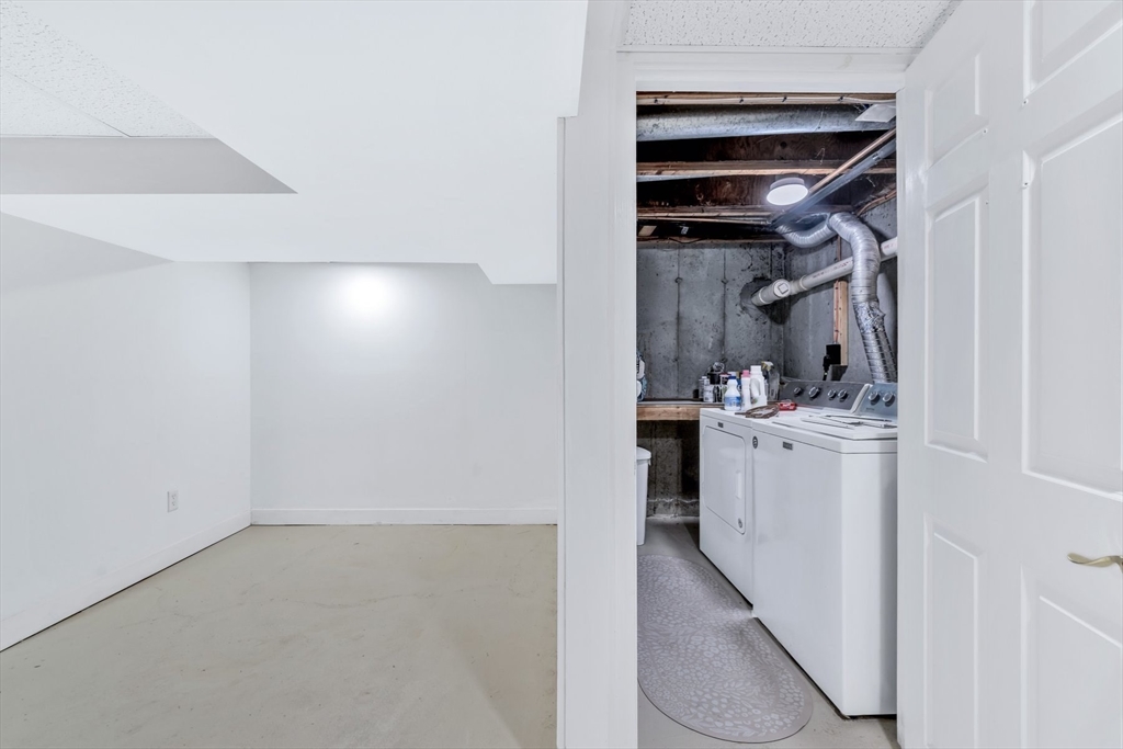 Mashpee, Massachusetts 02649, United States, 2 Bedrooms Bedrooms, ,2 BathroomsBathrooms,Residential,Pending,124535