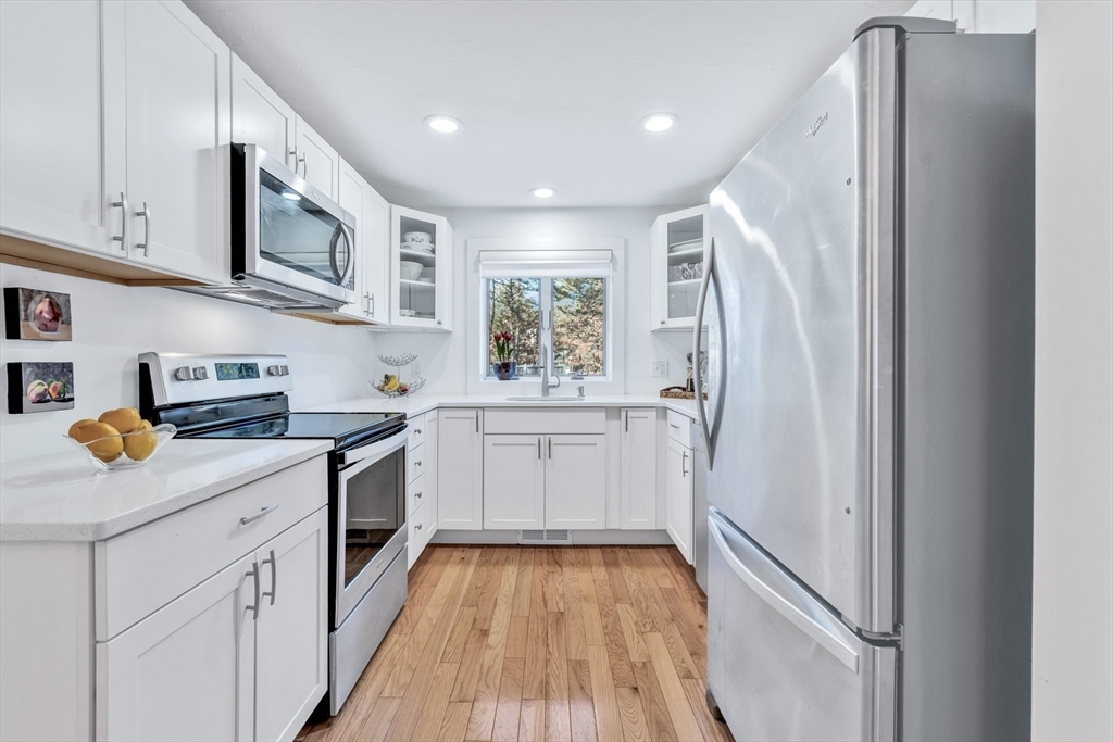 Mashpee, Massachusetts 02649, United States, 2 Bedrooms Bedrooms, ,2 BathroomsBathrooms,Residential,Pending,124535