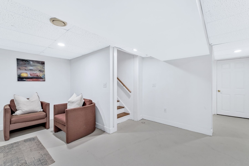 Mashpee, Massachusetts 02649, United States, 2 Bedrooms Bedrooms, ,2 BathroomsBathrooms,Residential,Pending,124535