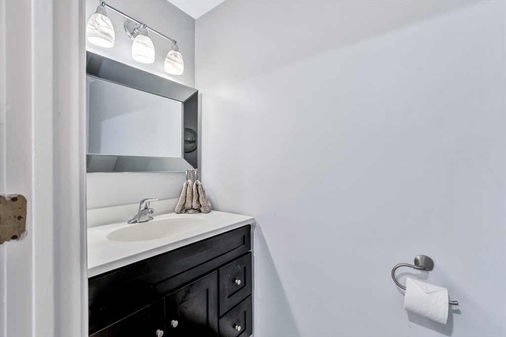 Mashpee, Massachusetts 02649, United States, 2 Bedrooms Bedrooms, ,2 BathroomsBathrooms,Residential,Pending,124535