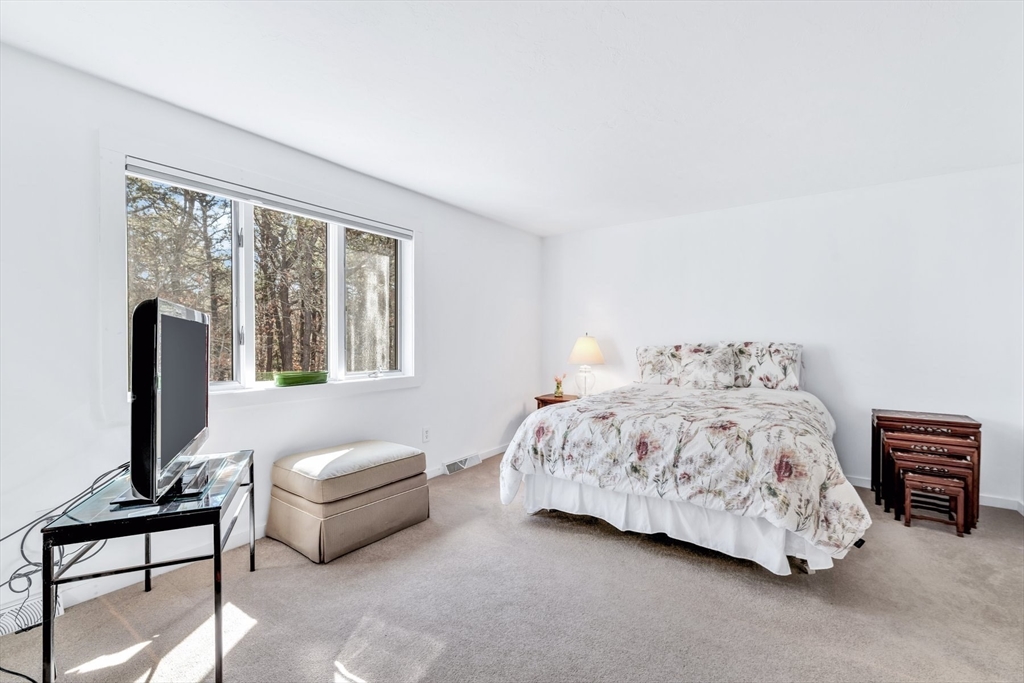 Mashpee, Massachusetts 02649, United States, 2 Bedrooms Bedrooms, ,2 BathroomsBathrooms,Residential,Pending,124535