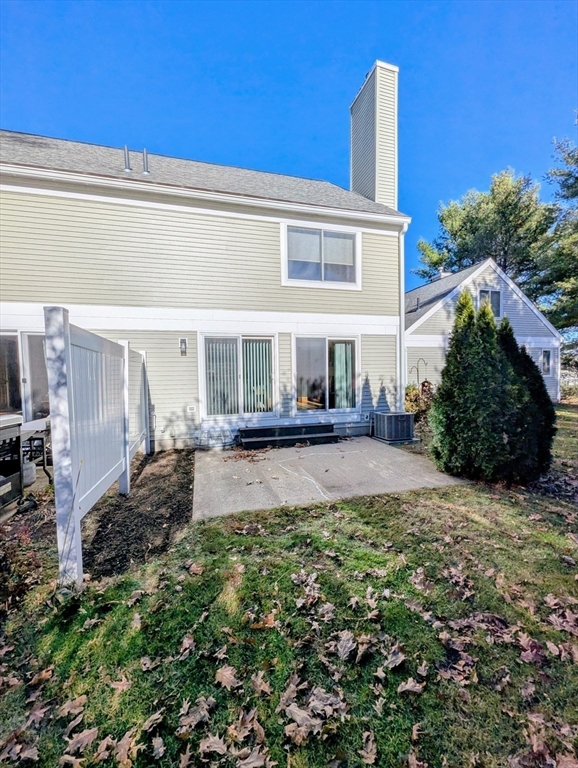 Franklin, Massachusetts 02038, United States, 2 Bedrooms Bedrooms, ,3 BathroomsBathrooms,Residential,Pending,245807