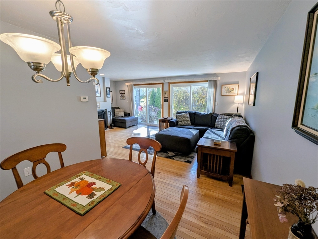 Franklin, Massachusetts 02038, United States, 2 Bedrooms Bedrooms, ,3 BathroomsBathrooms,Residential,Pending,245807