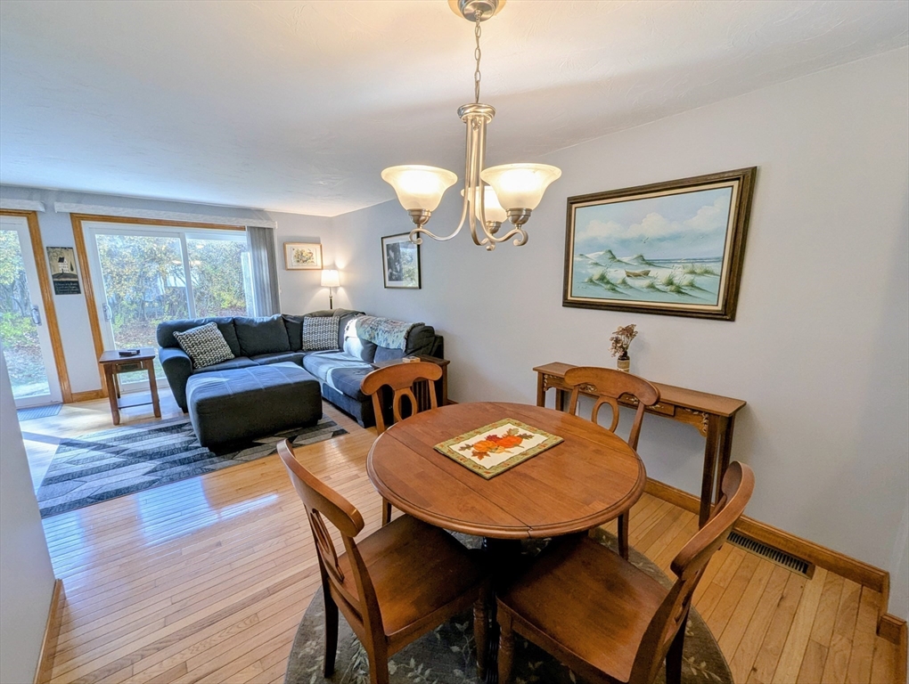 Franklin, Massachusetts 02038, United States, 2 Bedrooms Bedrooms, ,3 BathroomsBathrooms,Residential,Pending,245807