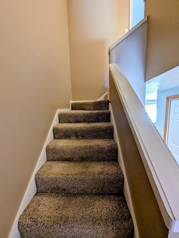 Franklin, Massachusetts 02038, United States, 2 Bedrooms Bedrooms, ,3 BathroomsBathrooms,Residential,Pending,245807