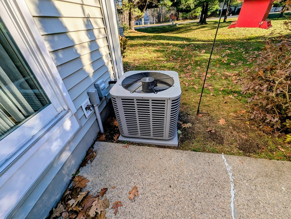 Franklin, Massachusetts 02038, United States, 2 Bedrooms Bedrooms, ,3 BathroomsBathrooms,Residential,Pending,245807