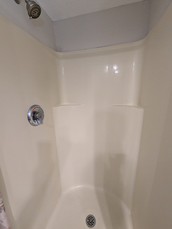 Franklin, Massachusetts 02038, United States, 2 Bedrooms Bedrooms, ,3 BathroomsBathrooms,Residential,Pending,245807